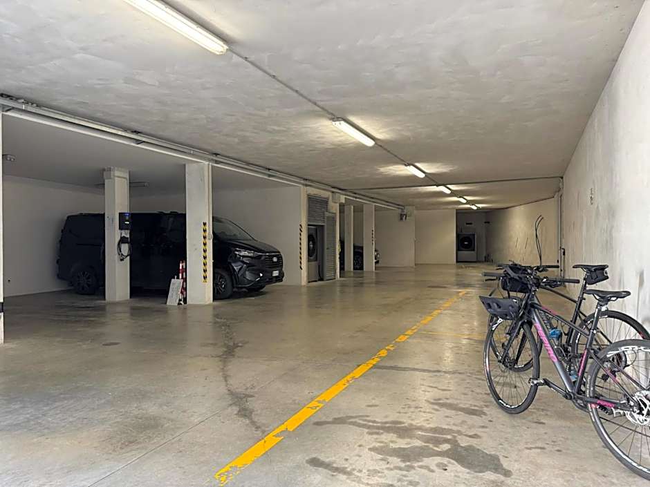 Eremes Rooms & Apartments