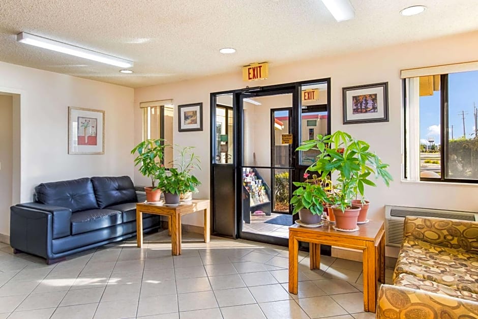 Econo Lodge Norwalk
