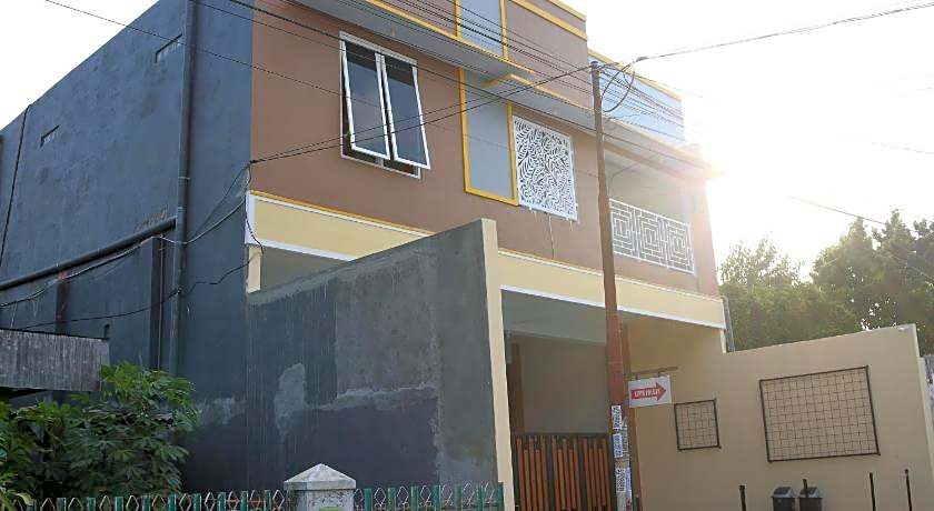 RedDoorz Syariah near Suncity Mall Madiun