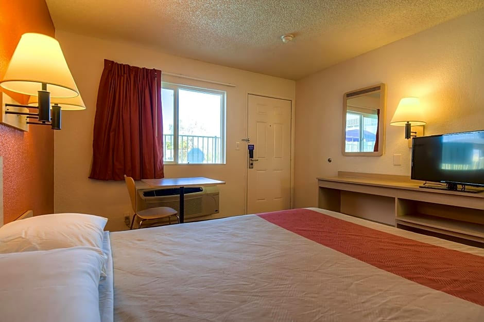 Motel 6 Palm Springs - Rancho Mirage