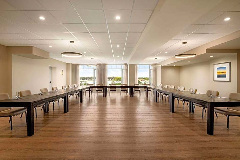 Wyndham Newport Hotel