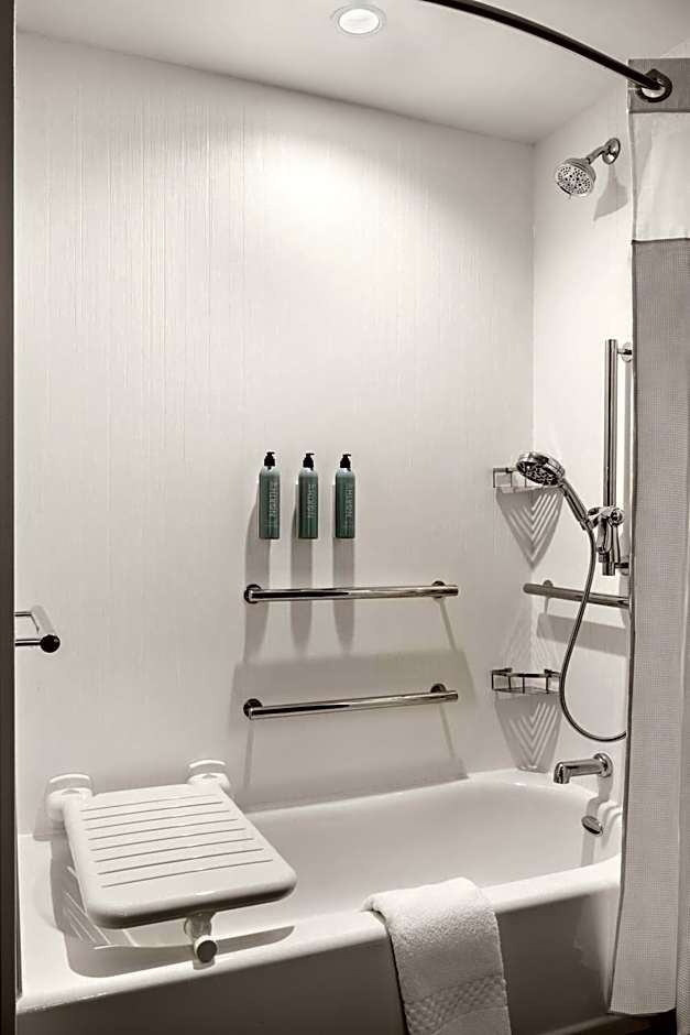 Courtyard by Marriott Milwaukee Brookfield at Poplar Creek