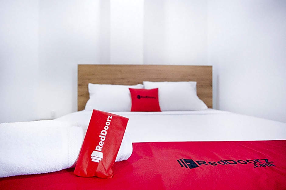 RedDoorz @ RS Adam Malik Medan