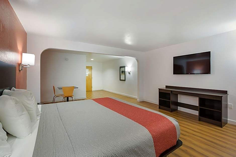 Motel 6-Suwanee, GA - Gwinnett Center