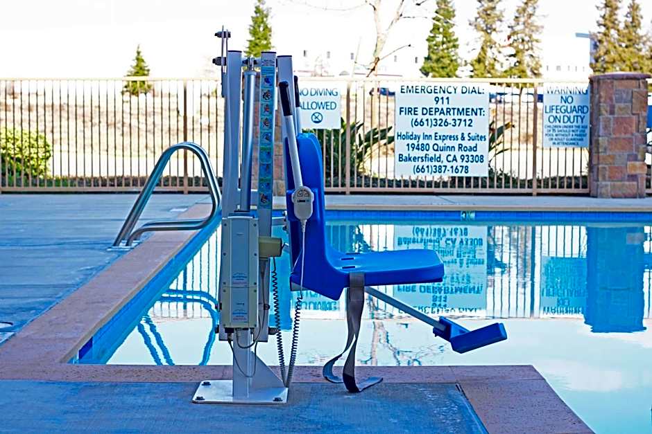 Holiday Inn Express & Suites Bakersfield Airport By IHG