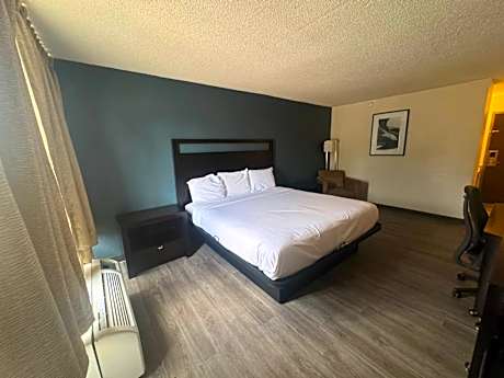 Deluxe King Bed with Pull Out