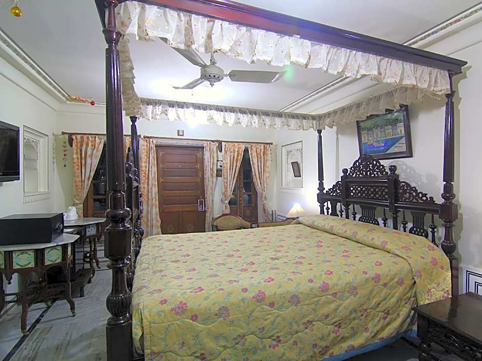 Hotel Pushkar Palace