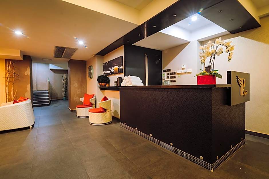 Plaza V Executive Hotel