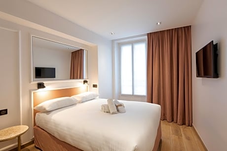 Superior Double Room with Street View