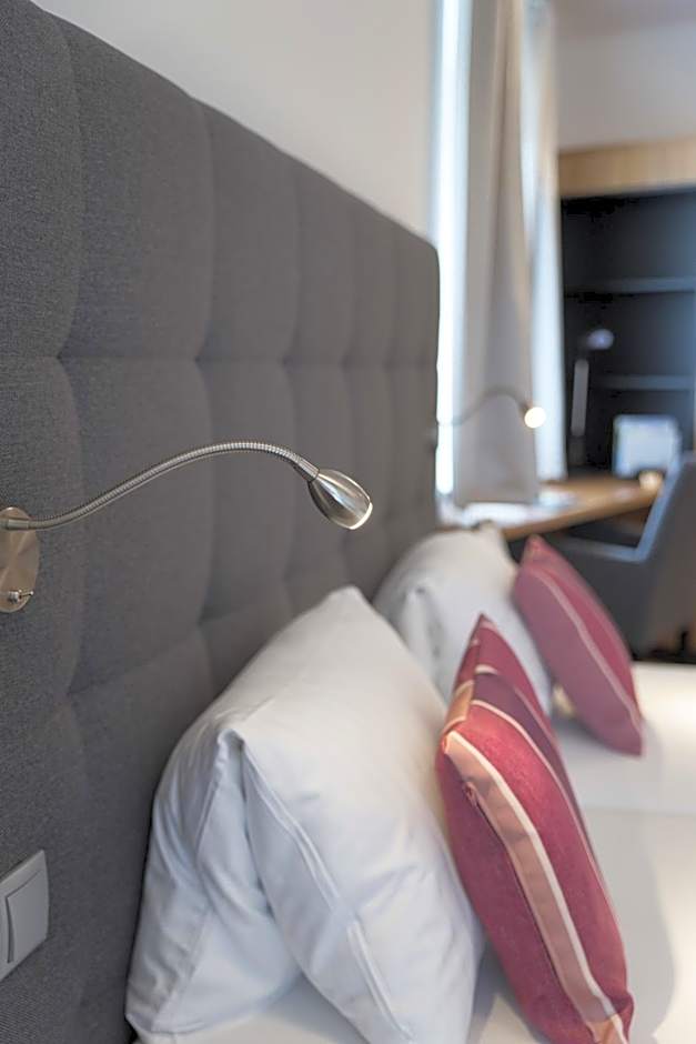 Hotel Locker & Legere