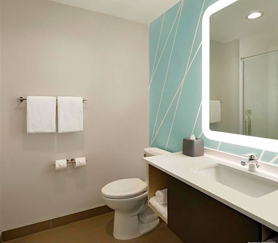 avid hotels - Macon North By IHG