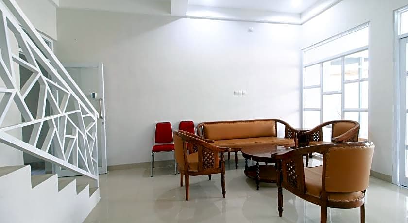 RedDoorz near Klaten Train Station