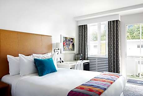 Standard Queen Room