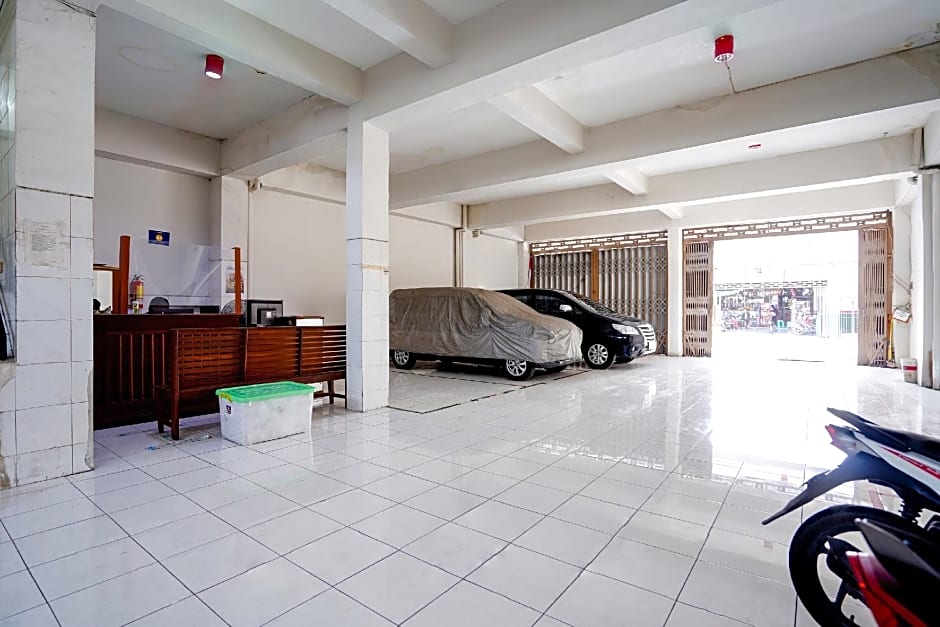 OYO Flagship 90890 Bratang Gede Residence