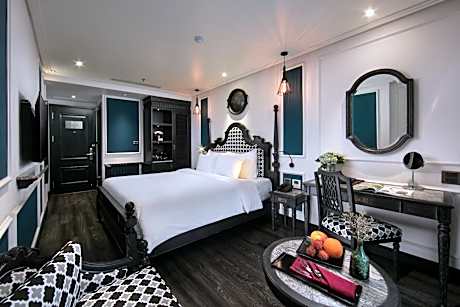 Junior Suite double room with city view