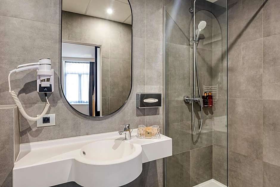 Aris Grand Place Hotel