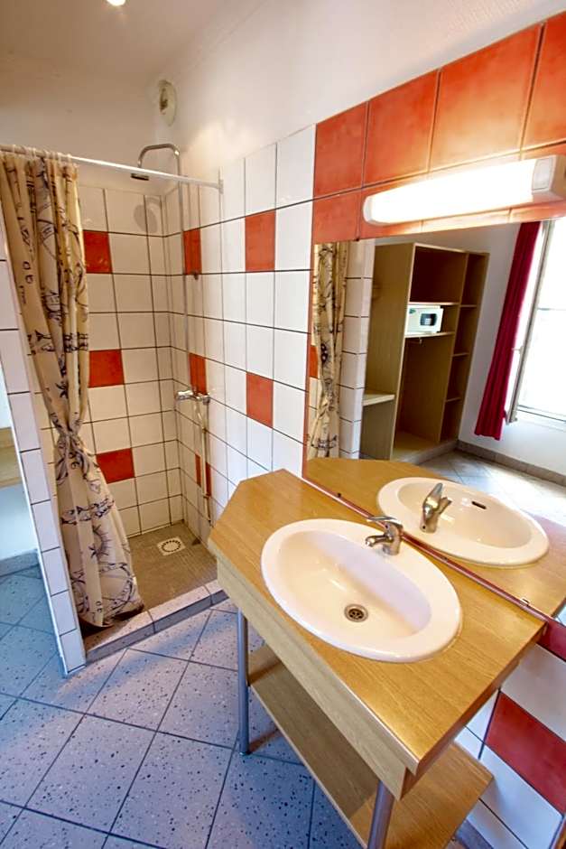 Bastille Hostel