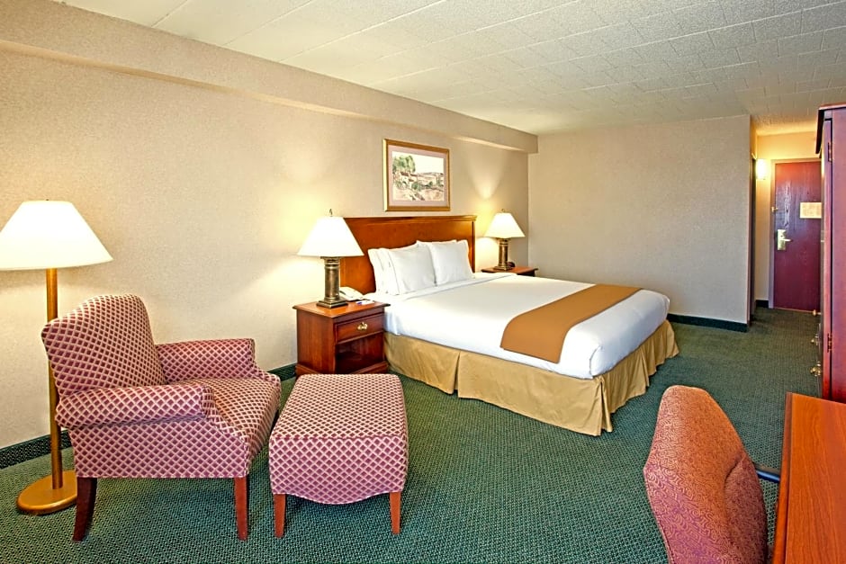 Holiday Inn Express and Suites Pittsburgh West Mifflin