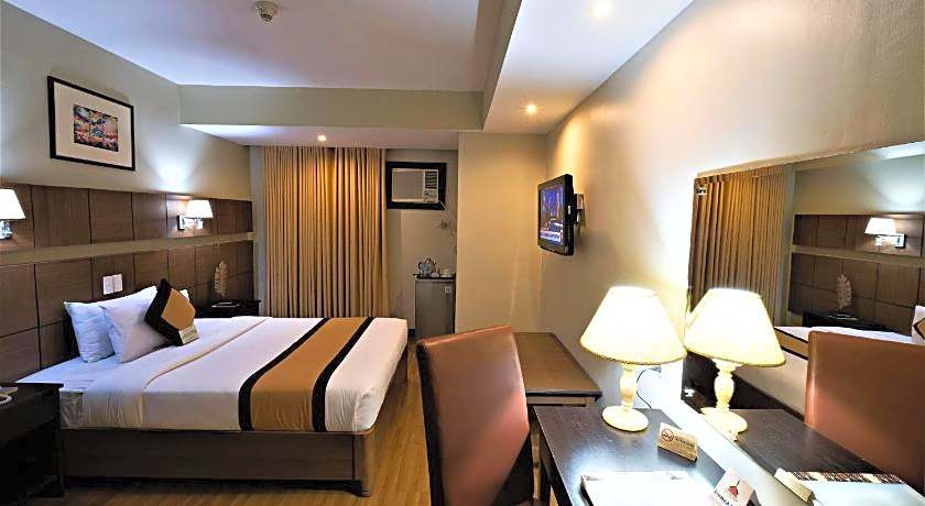 Pinnacle Hotel And Suites