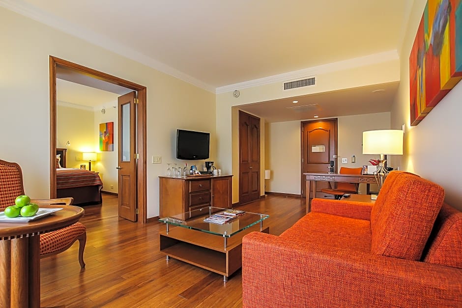 Foto 1 dari 3 — Junior Standard Suite