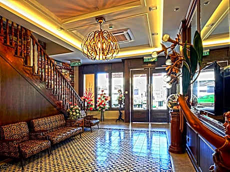 Islander Lodge by LWE