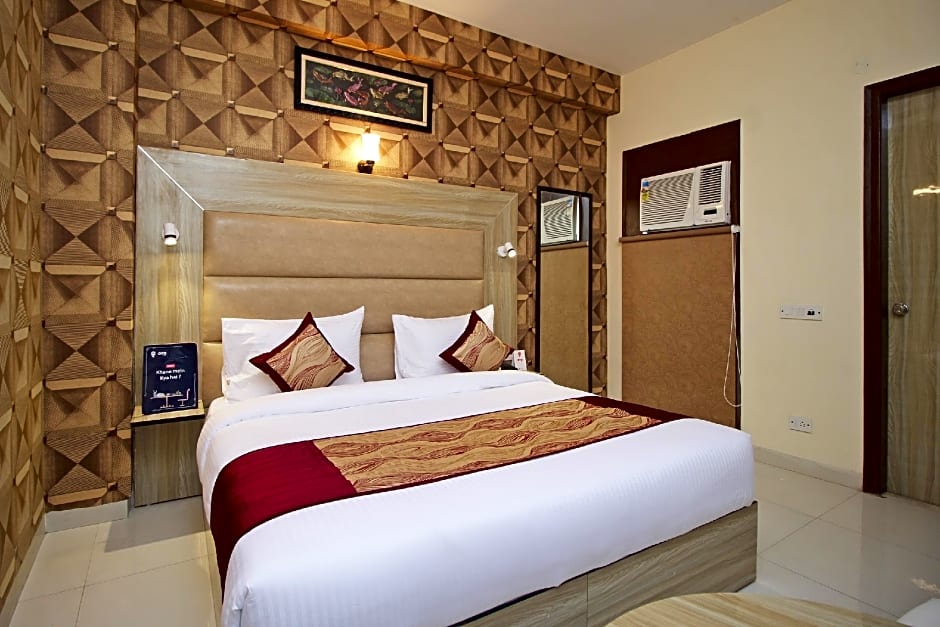 OYO 9146 Hotel Grand Sweet