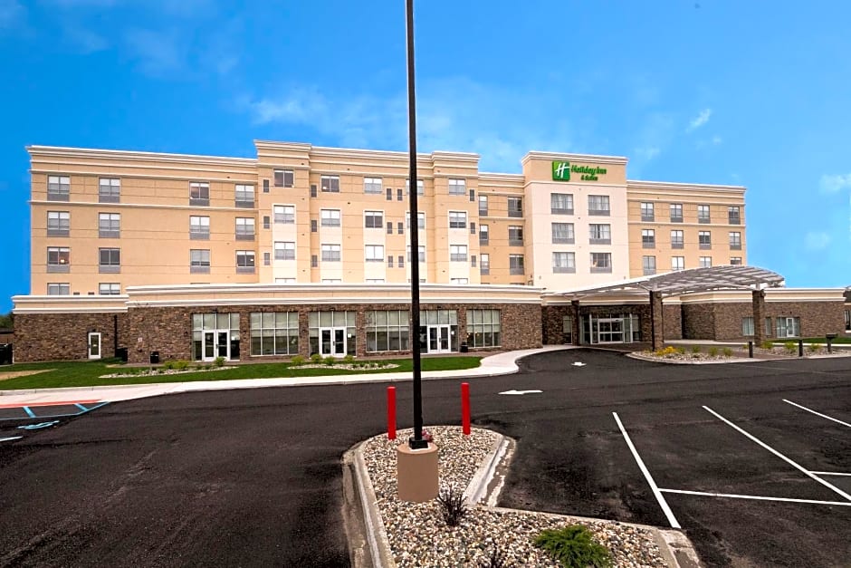 Holiday Inn & Suites - Detroit - Troy, an IHG Hotel