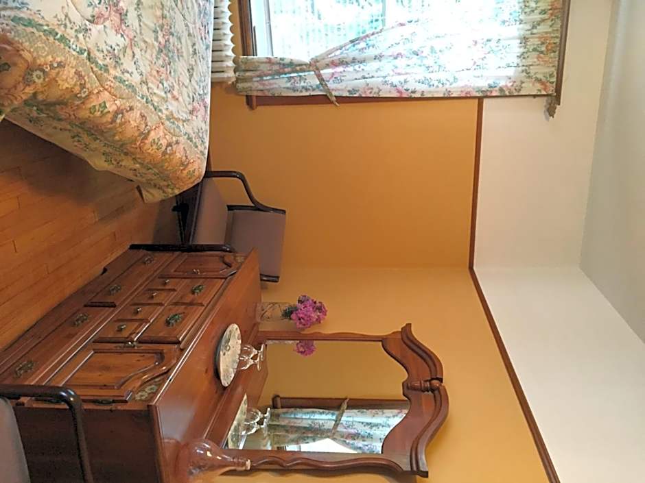 Le Petit Château Montebello B&B