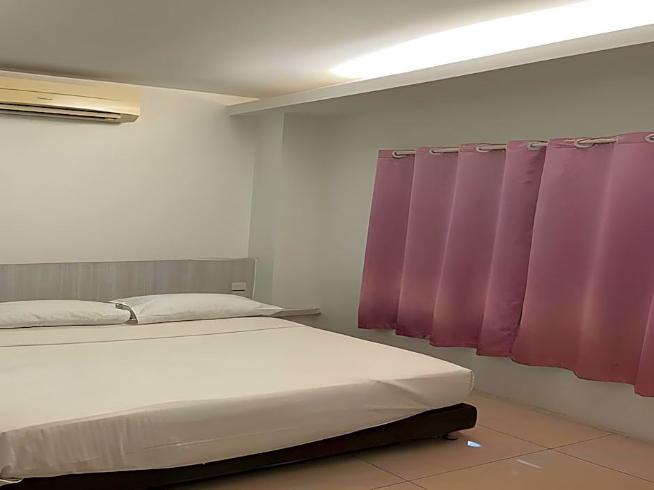 Coastline Hotel