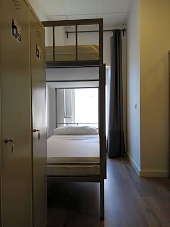 6-Bed Mixed Dormitory Room
