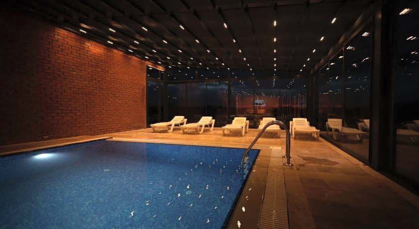 GREEN ROOF BOUTIQUE HOTEL