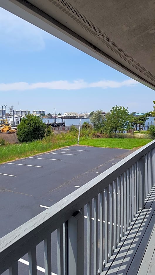 Rodeway Inn at Somers Cove Marina