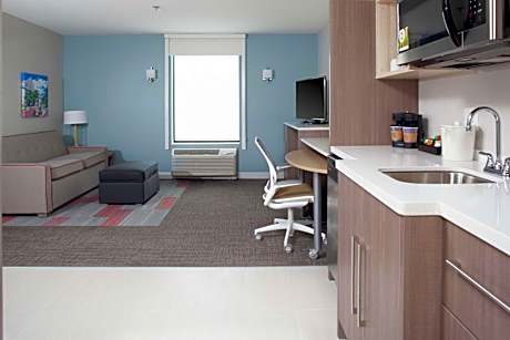 One-Bedroom King Suite - Non-Smoking