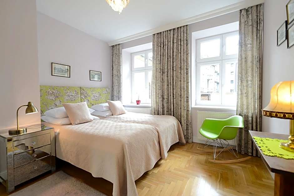 Crystal Suites Chez Helena