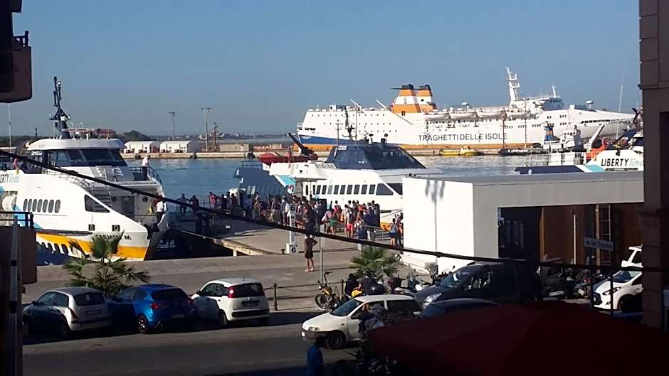 Almaran - Trapani port & city