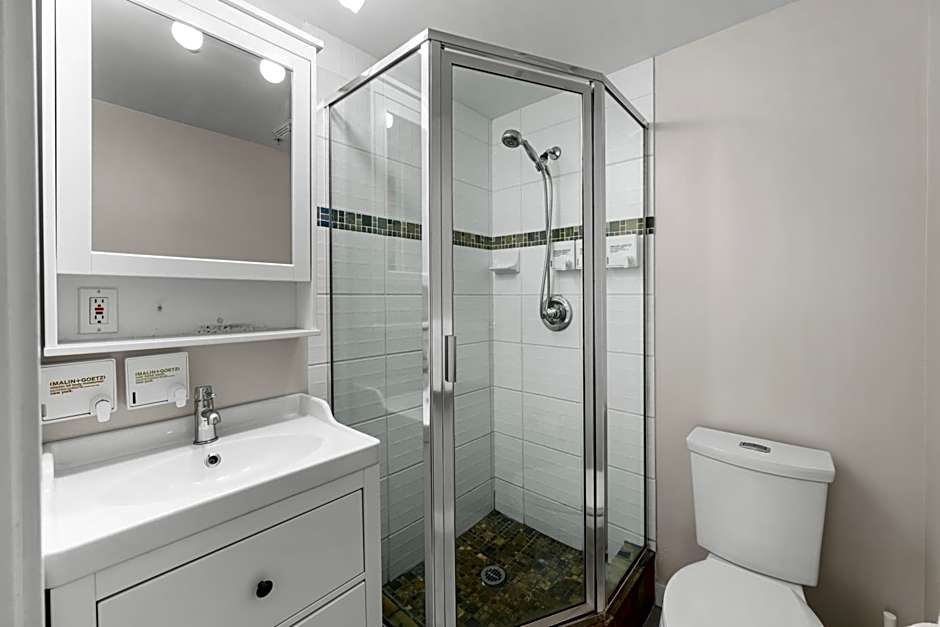 Alpenglow Lodge Two Bedroom Apartment by MVA