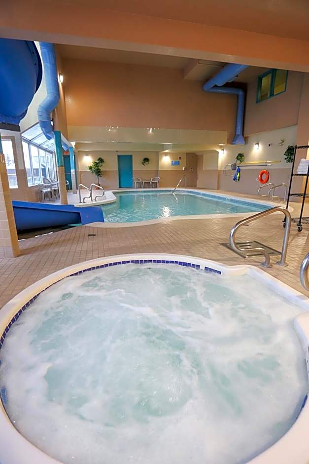 Prairie Crest Calgary Airport by IHG