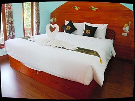 Deluxe - Airport Transfer Included