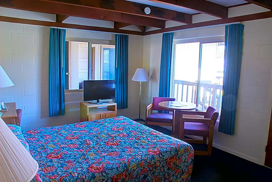 Crescent Beach Motel
