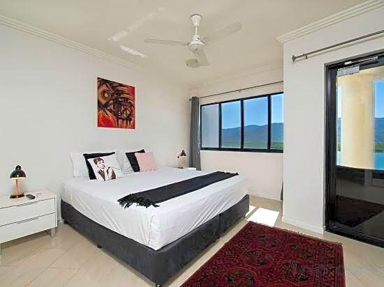 Jack & Newell Holiday Apartments