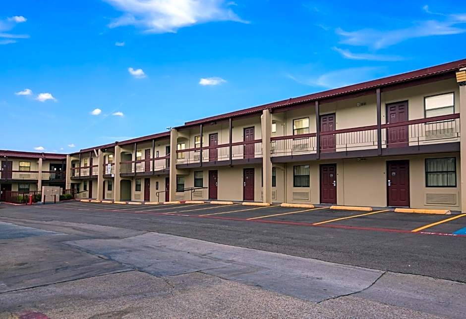 Red Roof Inn North Dallas - Park Central