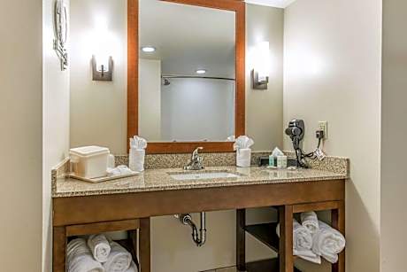 Queen Suite with Two Queen Beds - Accessible/Non-Smoking