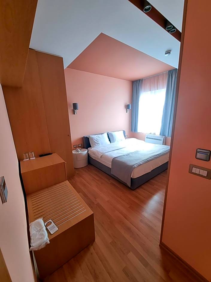 Photo 1 of 6 of Double Room