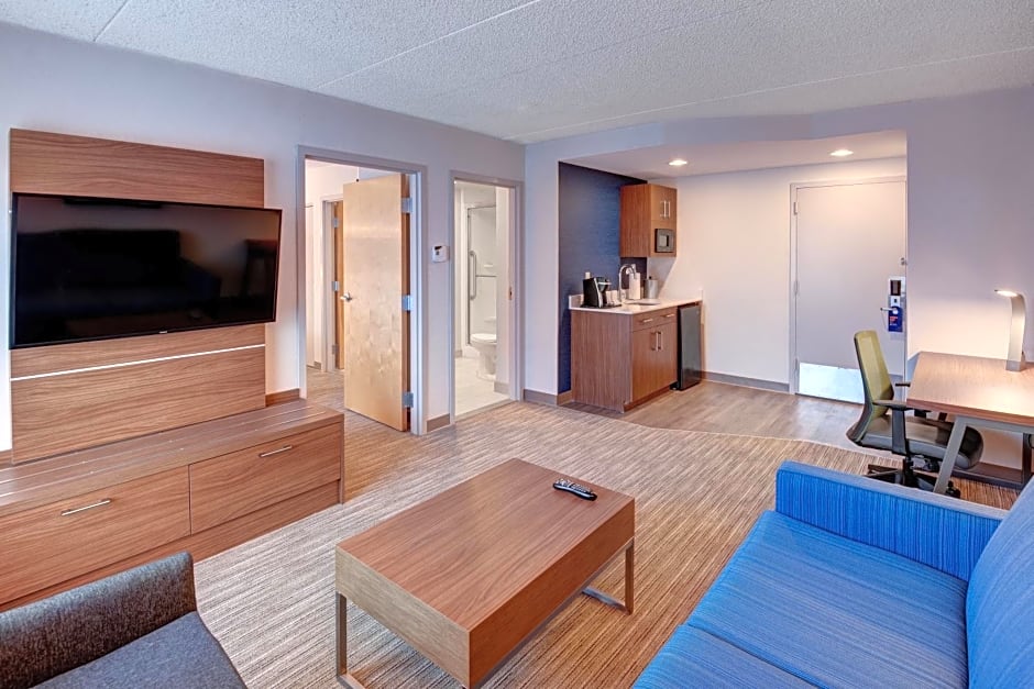 Holiday Inn Express & Suites West Long Branch - Eatontown By IHG