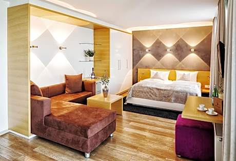 Superior Family Room with Lake View and Balcony