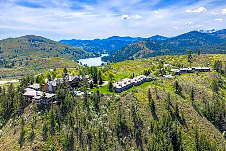 Sun Mountain Lodge