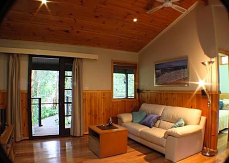 One-Bedroom Cottage with Spa Bath