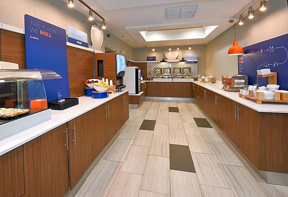 Holiday Inn Express Hotel & Suites Selma By IHG