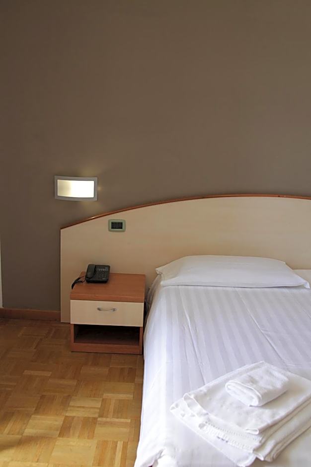 Photo 1 of 2 of Single Room