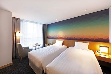 Superior Twin Room with Partial Ocean View